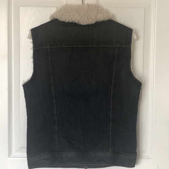 Levi’s Jeans Dark Wash Jacket Vest Fuzzy Sherpa XS - Picture 3 of 10